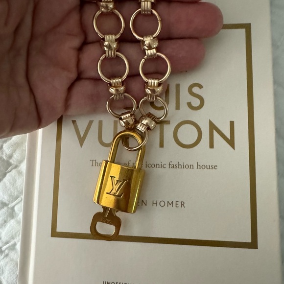 Luis Vuitton Lock & Key #🔐 303 on a chain necklace. - Picture 3 of 7
